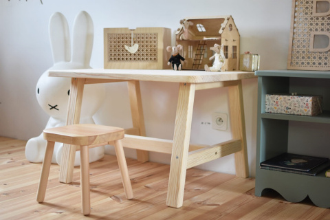 Biurko, stolik drewniany dziecięcy 80x60cm